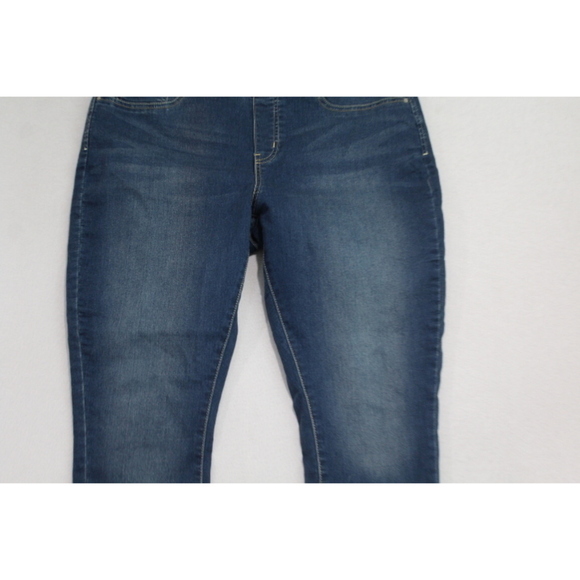 Signature Levi's Women Blue Pull On Skinny Totally Shaping Size 18M - Picture 5 of 10